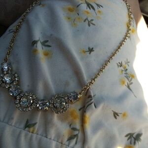 Elegant Gold Necklace with Sparkling Accents